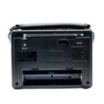 Radio Xbass XB-282BT utilisée en extérieur avec torche LED allumée.