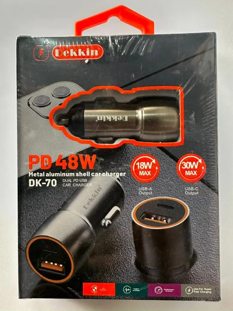 car-charger-dekkin-dk-70-cable-iphone-fast Chargeur voiture DEKKIN PD 48W avec port USB QC18W et USB-C PD30W.