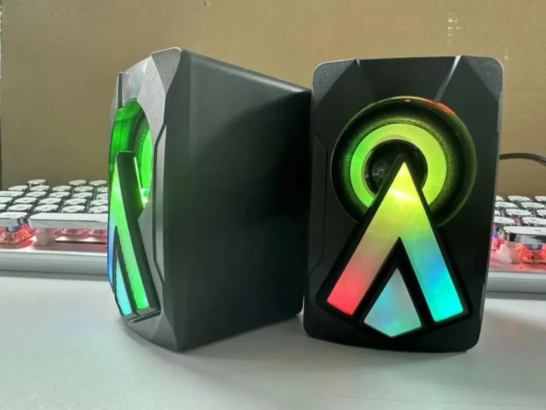 Enceinte ordinateur LED lumineuse.